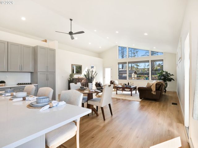 1309 PARK Ln, Gearhart, OR 97138