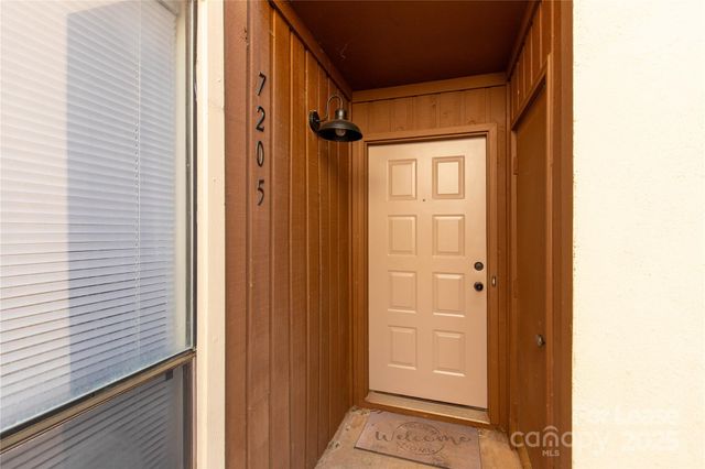 7205 Winery Lane, Charlotte, NC 28227