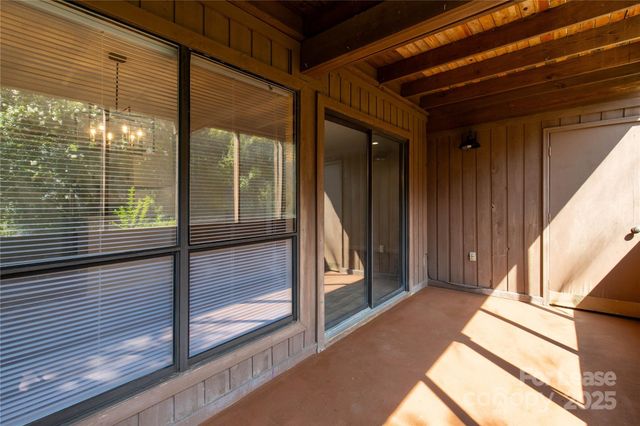 7205 Winery Lane, Charlotte, NC 28227