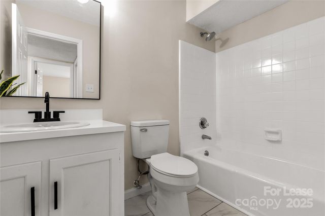 7205 Winery Lane, Charlotte, NC 28227