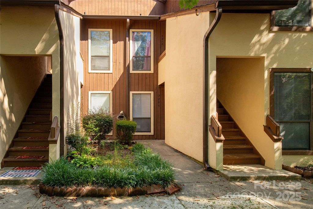 7205 Winery Lane, Charlotte, NC 28227