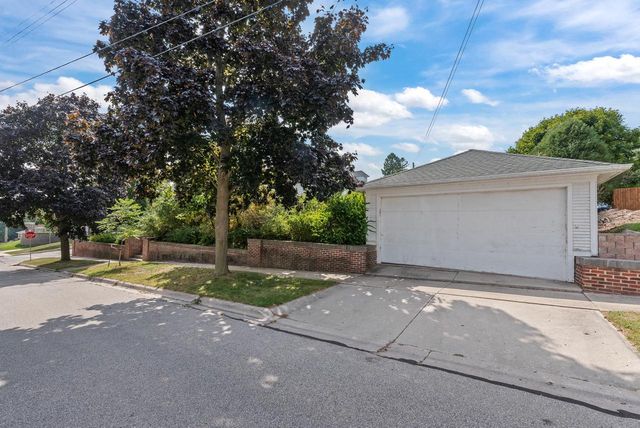 204 W Jackson STREET, Port Washington, WI 53074