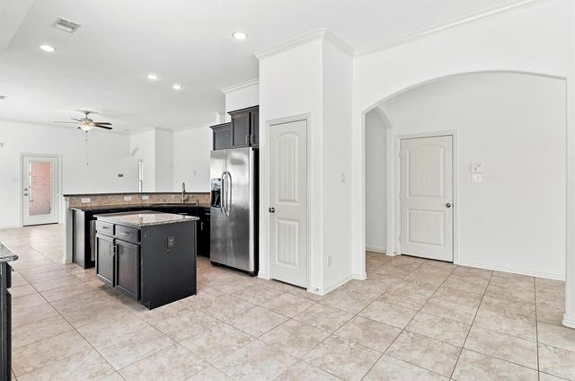 637 Maple Point Drive E, Conroe, TX 77301