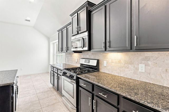 637 Maple Point Drive E, Conroe, TX 77301