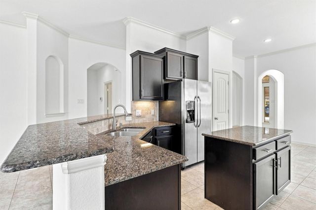 637 Maple Point Drive E, Conroe, TX 77301