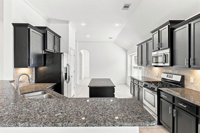 637 Maple Point Drive E, Conroe, TX 77301