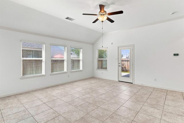 637 Maple Point Drive E, Conroe, TX 77301