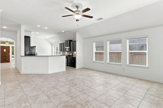637 Maple Point Drive E, Conroe, TX 77301