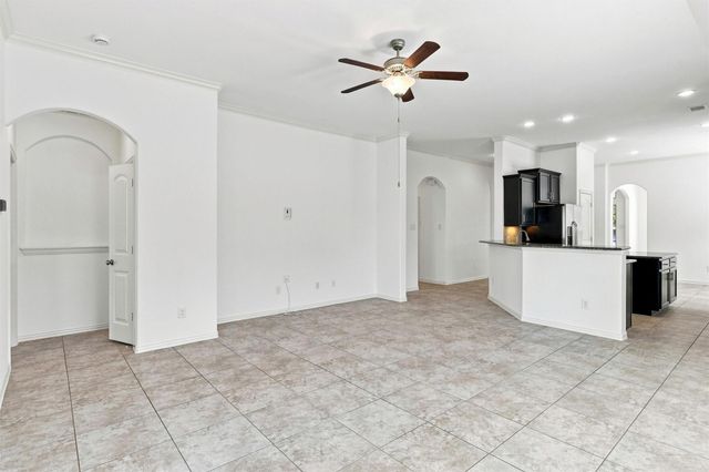 637 Maple Point Drive E, Conroe, TX 77301