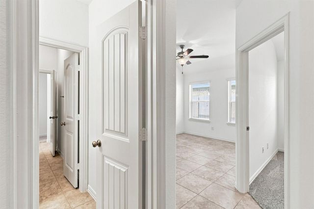 637 Maple Point Drive E, Conroe, TX 77301