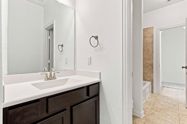 637 Maple Point Drive E, Conroe, TX 77301