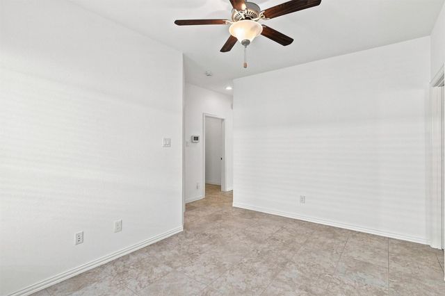 637 Maple Point Drive E, Conroe, TX 77301