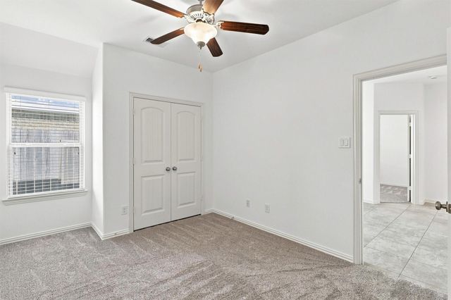 637 Maple Point Drive E, Conroe, TX 77301