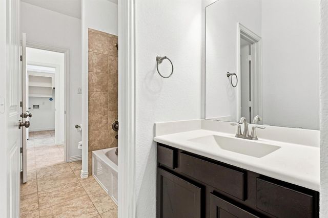 637 Maple Point Drive E, Conroe, TX 77301