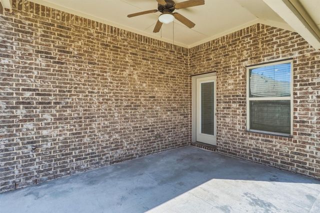 637 Maple Point Drive E, Conroe, TX 77301