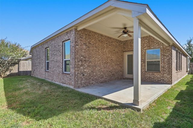 637 Maple Point Drive E, Conroe, TX 77301