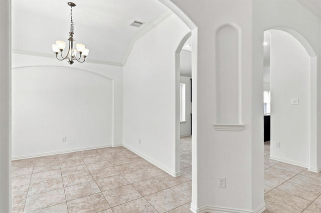 637 Maple Point Drive E, Conroe, TX 77301