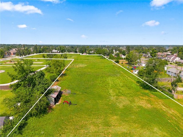 W Pine Street, Rogers, AR 72758