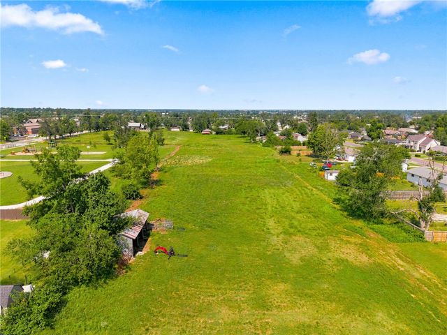 W Pine Street, Rogers, AR 72758