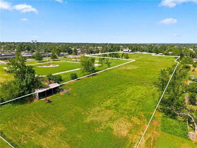 W Pine Street, Rogers, AR 72758