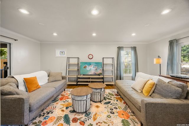 902 Alexander Hamilton Dr, San Antonio, TX 78228