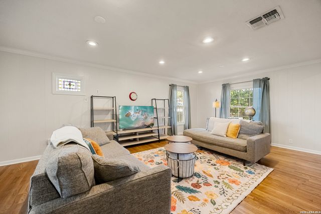 902 Alexander Hamilton Dr, San Antonio, TX 78228