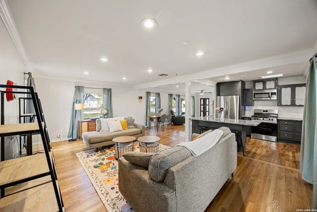 902 Alexander Hamilton Dr, San Antonio, TX 78228