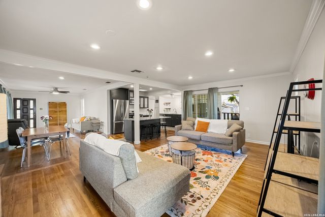 902 Alexander Hamilton Dr, San Antonio, TX 78228