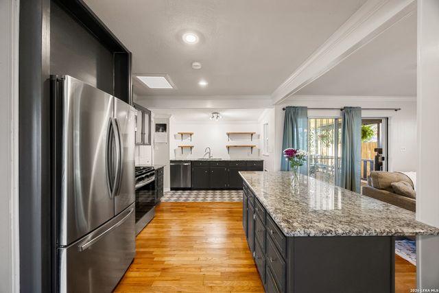 902 Alexander Hamilton Dr, San Antonio, TX 78228