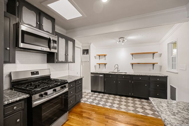 902 Alexander Hamilton Dr, San Antonio, TX 78228