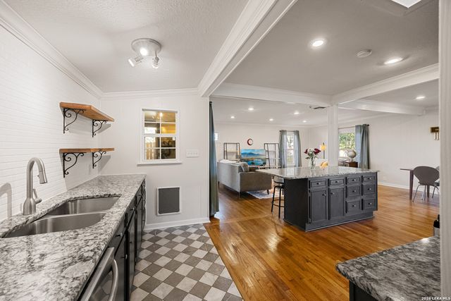 902 Alexander Hamilton Dr, San Antonio, TX 78228