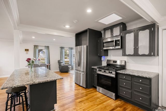 902 Alexander Hamilton Dr, San Antonio, TX 78228