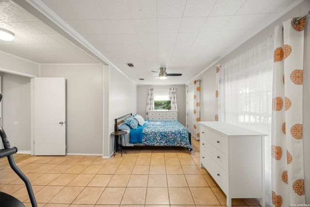 902 Alexander Hamilton Dr, San Antonio, TX 78228