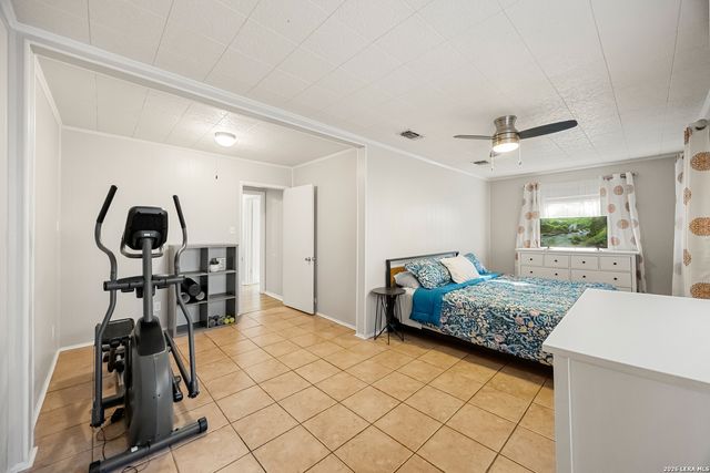 902 Alexander Hamilton Dr, San Antonio, TX 78228