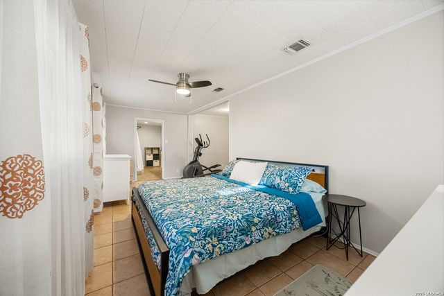 902 Alexander Hamilton Dr, San Antonio, TX 78228