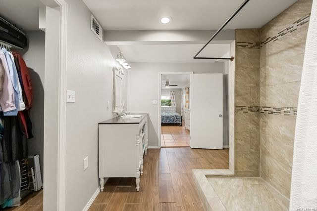 902 Alexander Hamilton Dr, San Antonio, TX 78228