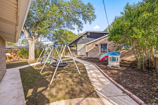 902 Alexander Hamilton Dr, San Antonio, TX 78228