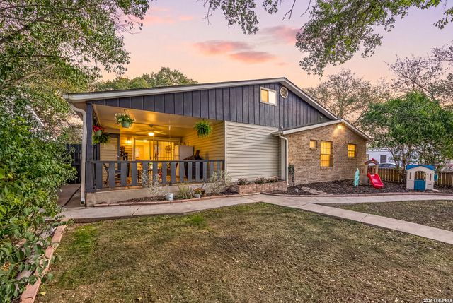 902 Alexander Hamilton Dr, San Antonio, TX 78228