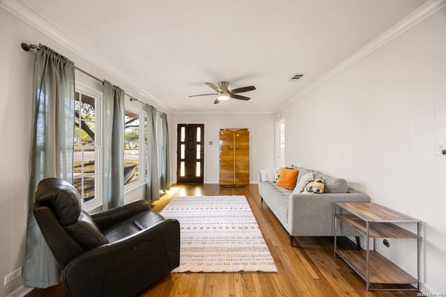 902 Alexander Hamilton Dr, San Antonio, TX 78228