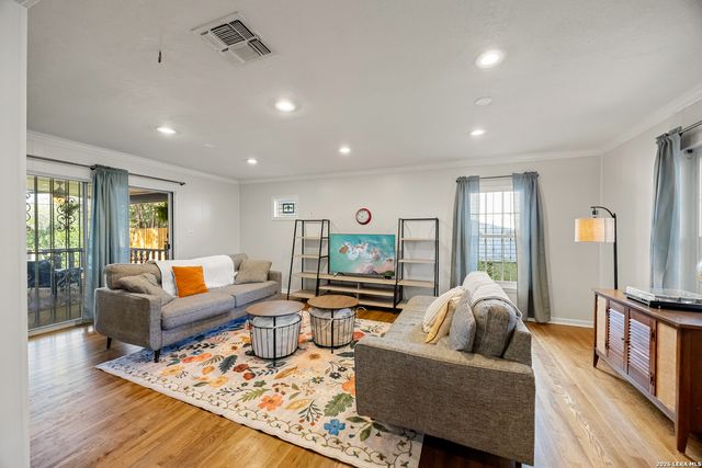 902 Alexander Hamilton Dr, San Antonio, TX 78228