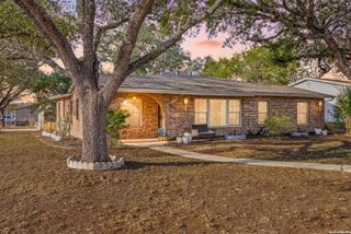 902 Alexander Hamilton Dr, San Antonio, TX 78228