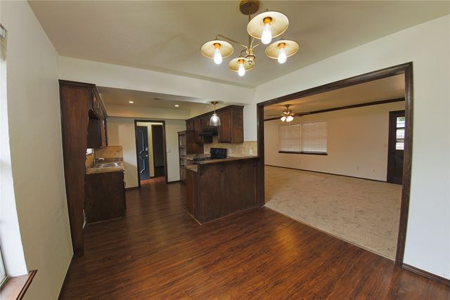 3700 Meadow Lane, Edmond, OK 73013