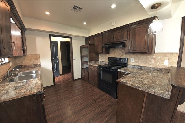 3700 Meadow Lane, Edmond, OK 73013
