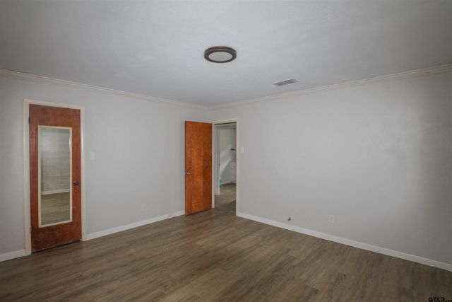 100 Mills St, Arp, TX 75750