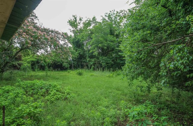 100 Mills St, Arp, TX 75750