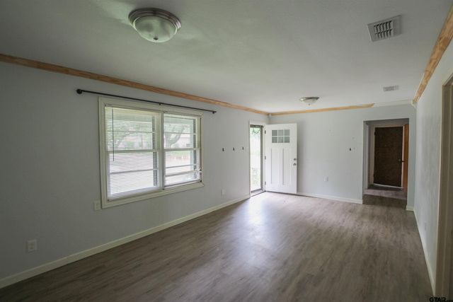 100 Mills St, Arp, TX 75750