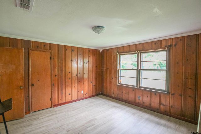 100 Mills St, Arp, TX 75750