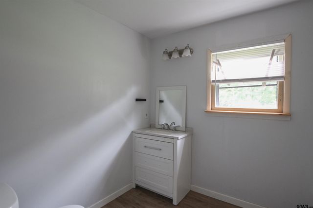 100 Mills St, Arp, TX 75750