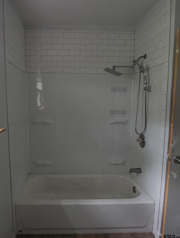 100 Mills St, Arp, TX 75750