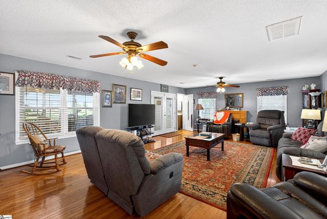 137 S Manley Drive, Taylors, SC 29687